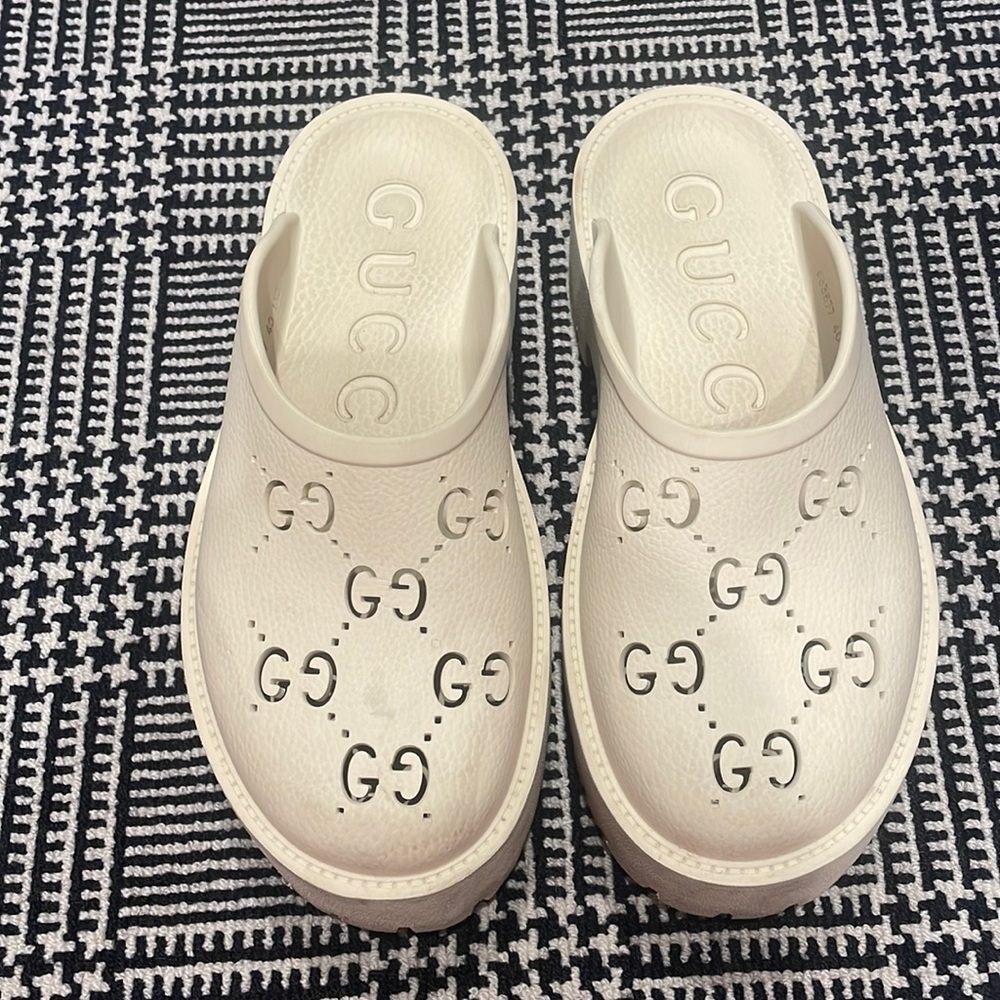 Wonens gucci rubber clogs size 10